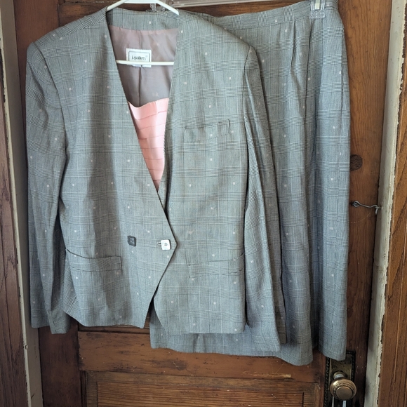 Gallery Gray Collarless Blazer with Modern Silhouette - Picture 1 of 12